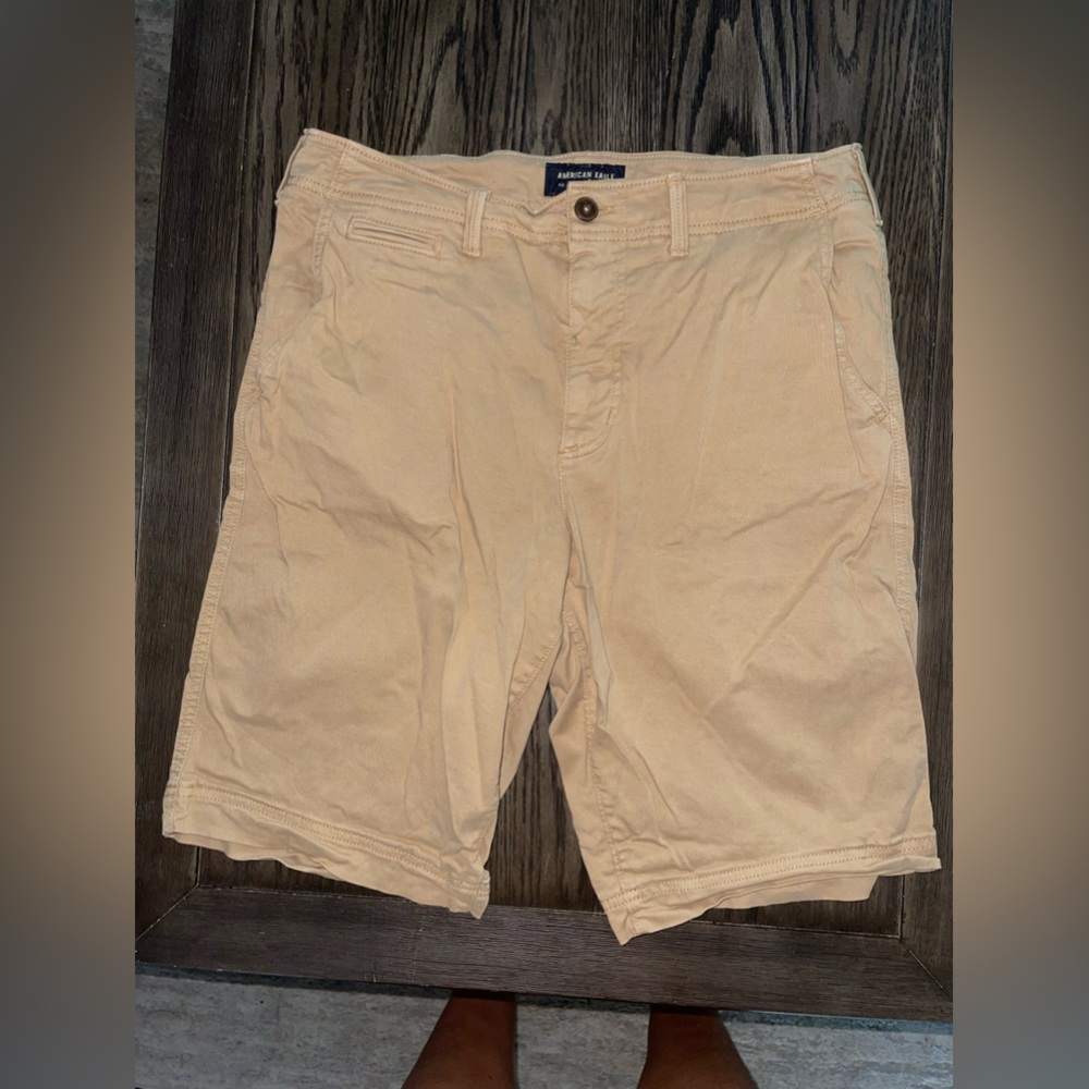 Men’s khaki shorts